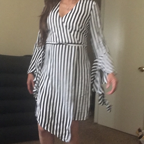 Bardot sexy mini dress - Picture 3 of 13